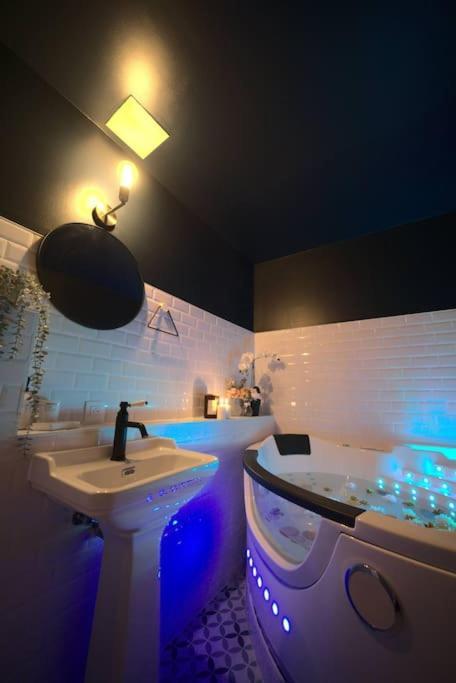 מולהאוס Luxury Room Jacuzzi Centre Ville Haut De Gamme מראה חיצוני תמונה